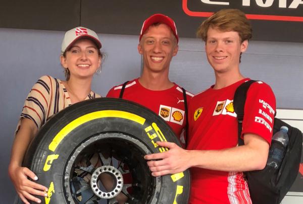 澳门足彩app 实习生 Emily Moseley holding a racing tire.